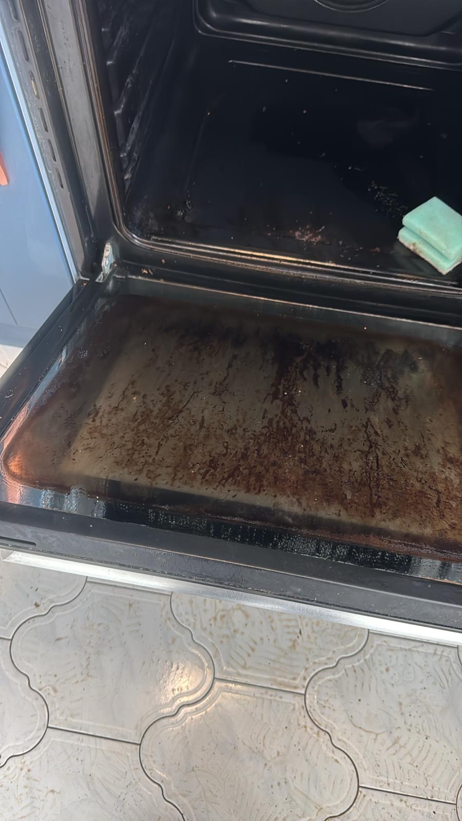 Before and after photo of a Wolverhampton oven deep clean by PortiaPro — before